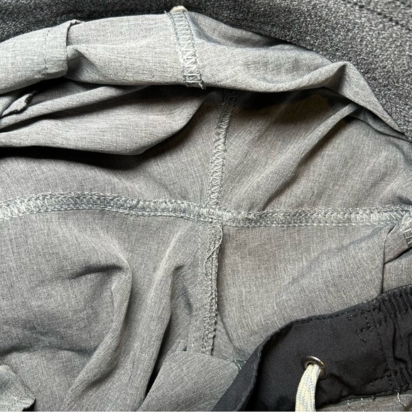 Vuori Banks Short Grey with Green Stripe Size Medium - Picture 9 of 9